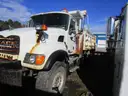 2005 MACK CV713