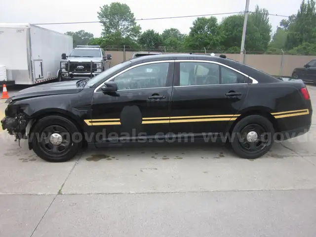 2013 FORD TAURUS  4DR BLACK  ~WRECKED/PARTS~