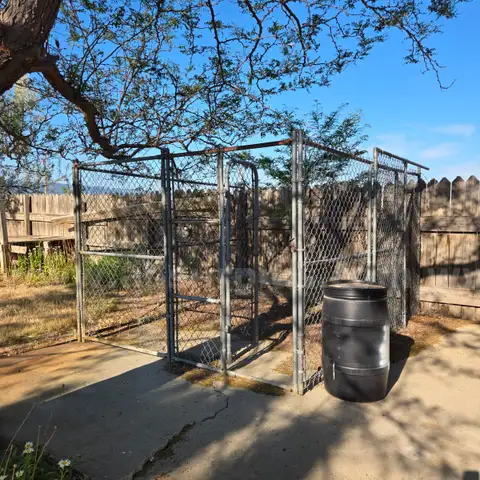 Dog Kennel, 3-1/2 Chain Link Panels w/ Attached Gates, Approx 8&#x27; L x 6&#x27; H Per Panel