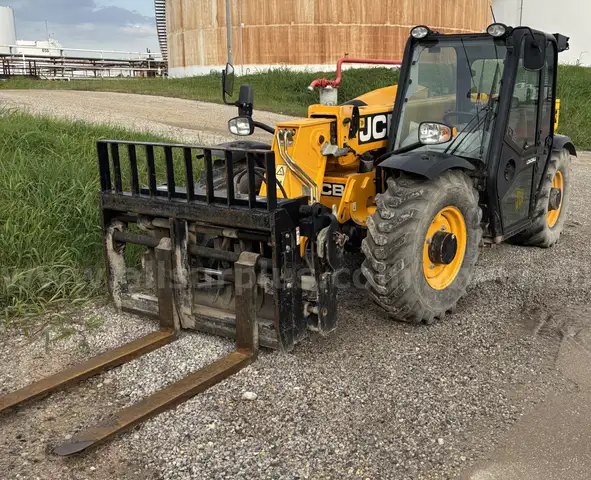 JCB 527-58 Loadall AGRI Telehandler, 109 HP, 4.4 Liter, Turbocharged, Max Payload 5952Ibs, 2013, Qty 1