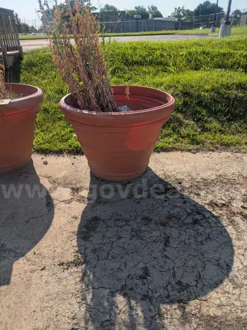 Plastic indoor/outdoor planter