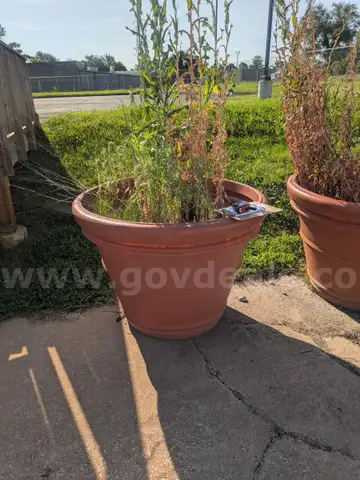 Plastic indoor/outdoor planter