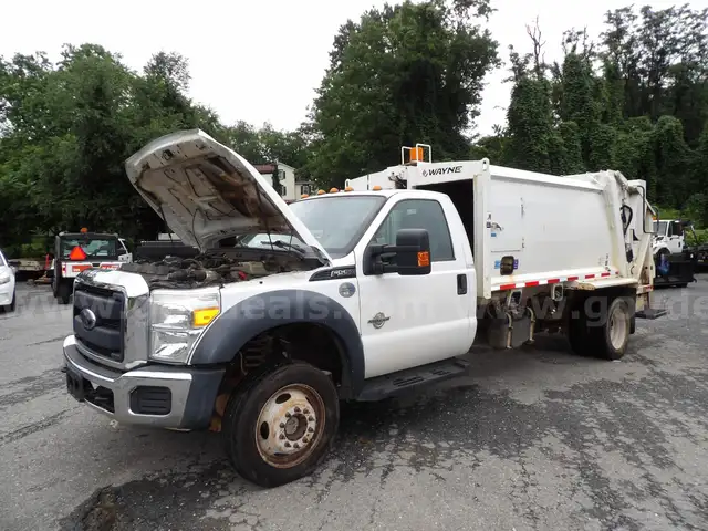 2016 Ford F-550 SD XL 8-Yard Rear Loader Refuse Truck