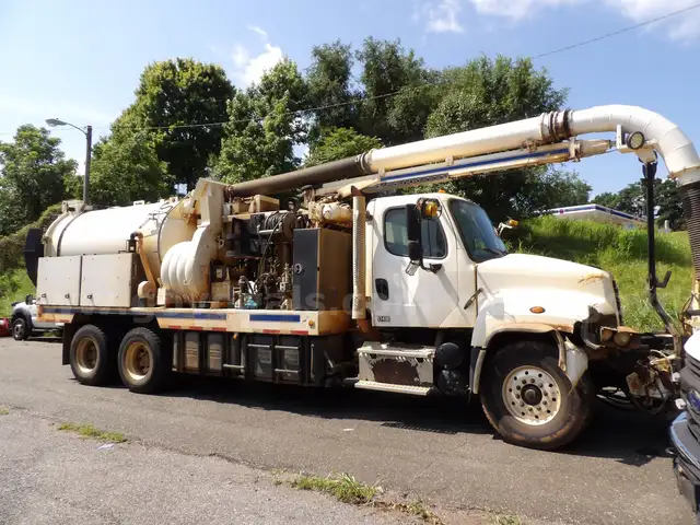 2015 Freightliner 114SD Hydro-Excavator, Combo Unit