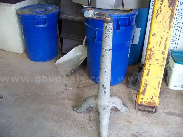 Tool rest for wood lathe
