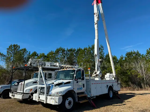 2004 International Bucket Truck