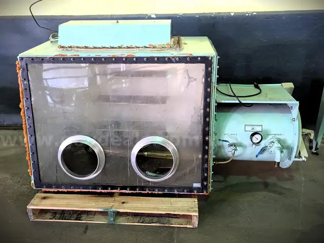 VAC Glove Box