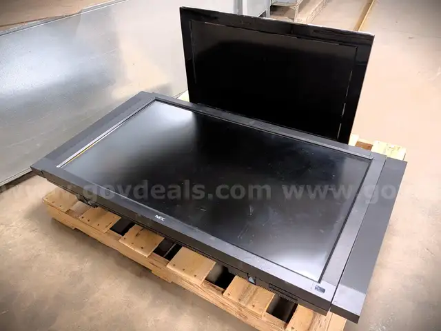 Lot of Scrap Flat Screen Monitors & TVs