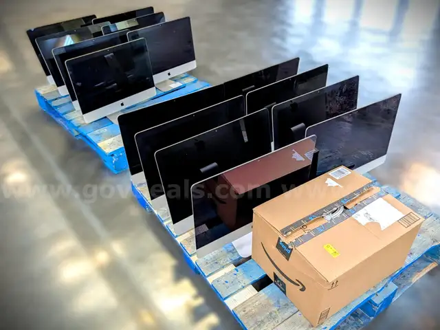 Lot of Apple iMac Computers