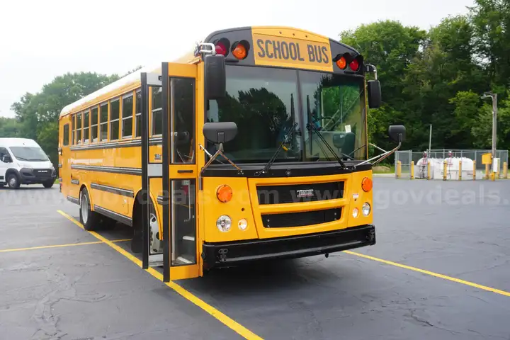 2019 Thomas Transit 19-Passenger Bus