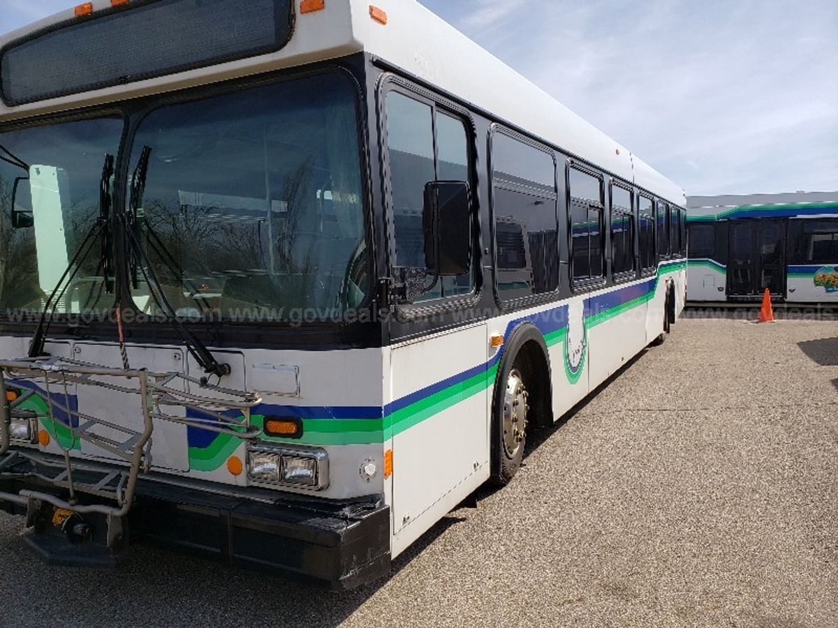 2003 New Flyer Transit Bus, D40LF | GovDeals