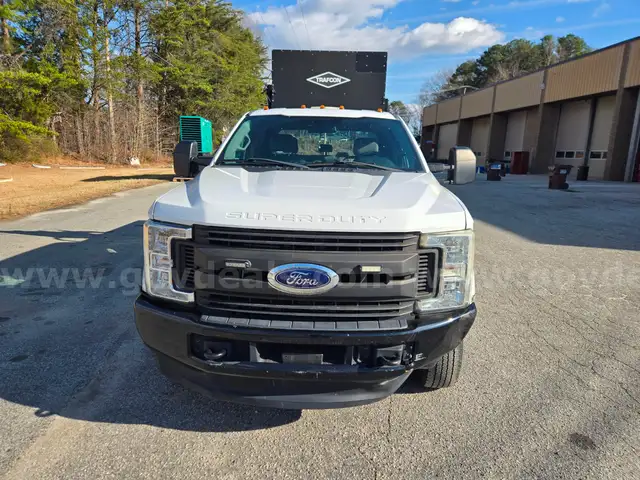 2017 Ford F-350 SD XL Crew Cab with 8 FT service body DRW 4WD