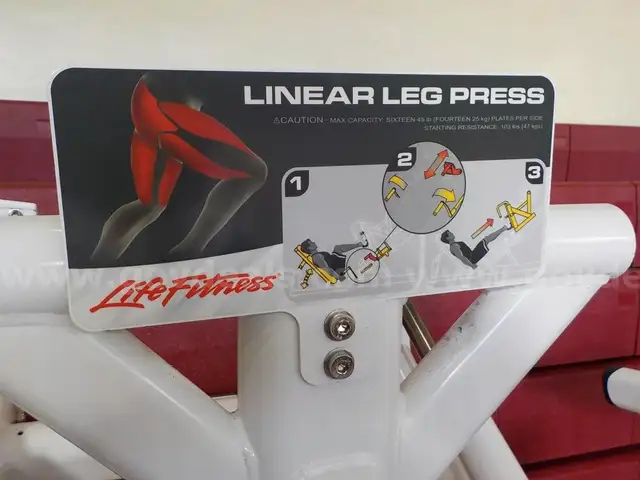 Signature Plate Loaded Linear Leg Press