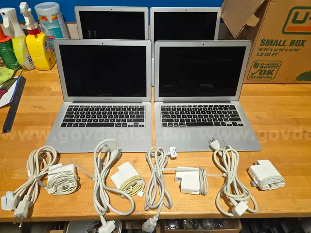Apple MacBook Air A1466 - Lot of 4