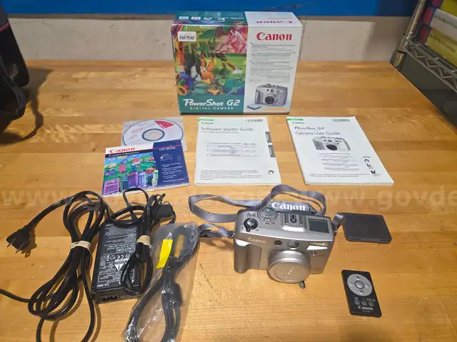 Canon PowerShot G2 camera