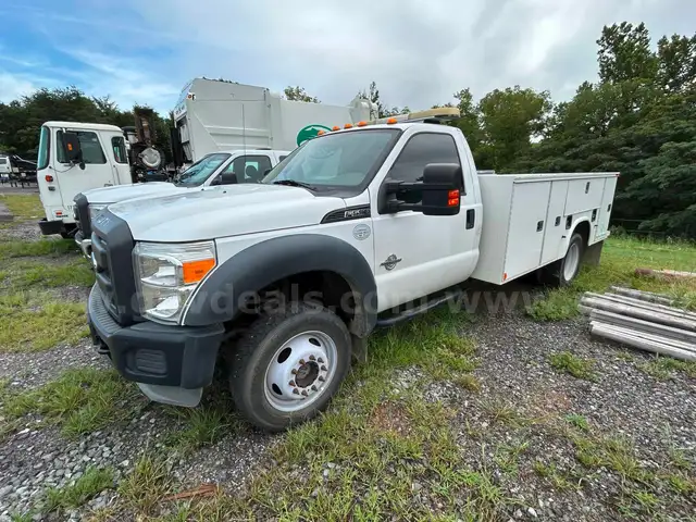 2012 Ford F-550 Super Duty XL with Knapheide Utility Bed with Skid-Gard