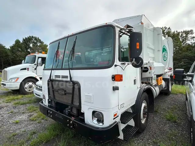 2017 AUTOCAR New Way Side Loading Garbage Truck 22 Yard Capacity