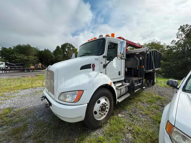 2016 Kenworth T370 with Pac Mac Knucke Boom