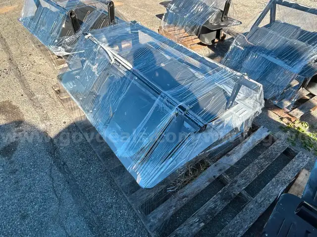 (2) Single Traffic Lights on 1 pallet