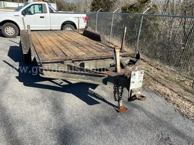 Trailer  - Frame Cracked - Bed (only) is 80 x190 inches