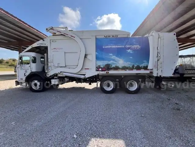2018 Peterbilt Front Loader, CNG