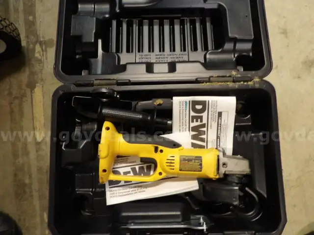 DeWalt Cordless Cut Off Tool
