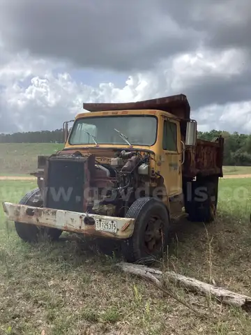 1985 S1900 International dump truck