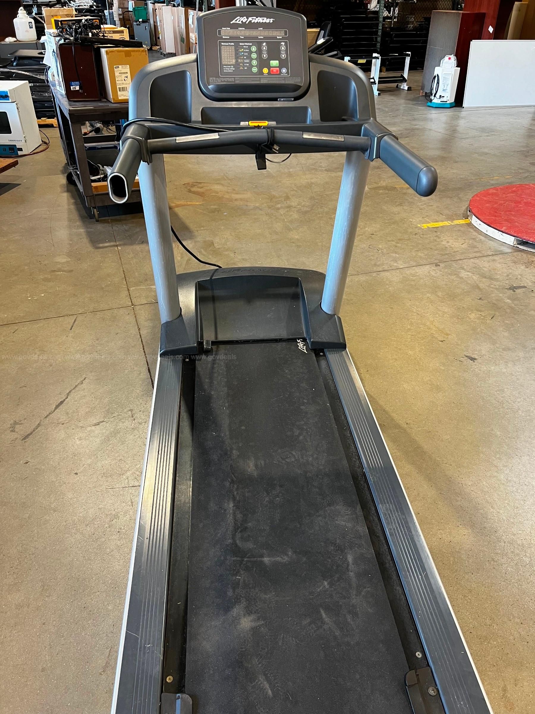 Used life fitness discount treadmill near me