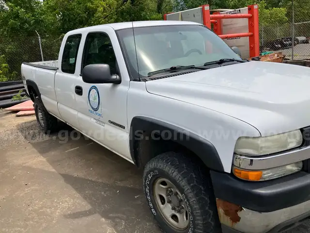 2001 Chevrolet Silverado 2500HD Ext. Cab Long Bed 4WD
