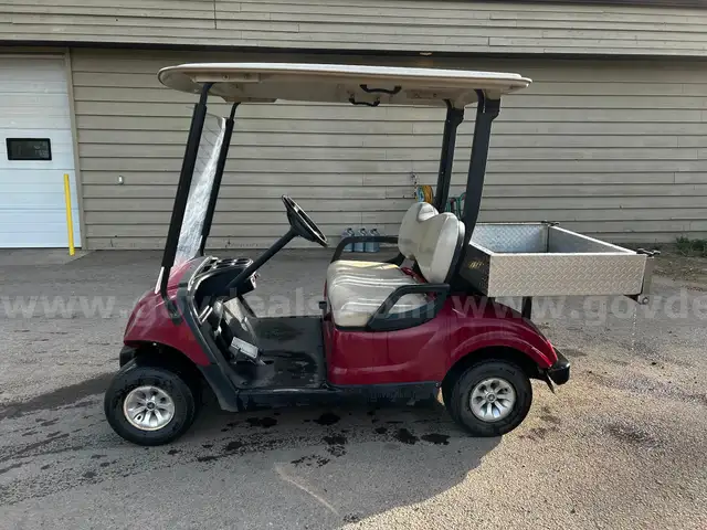 2010 Yamaha Golf cart w/ utility box (GC1)