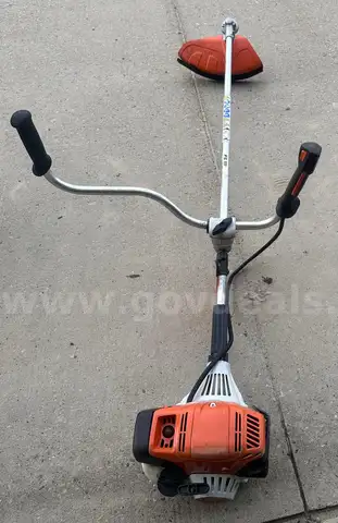 2019 - Stihl FS-111 Trimmer *Foot Cover has a Hairline Crack* *Missing Trimmer Head*