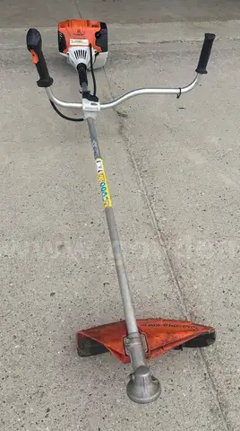 2018 - Stihl FS-111 Trimmer *Choke Lever Broken* *Bent Shaft* *Broken Plastic Housing* *Missing String Head*