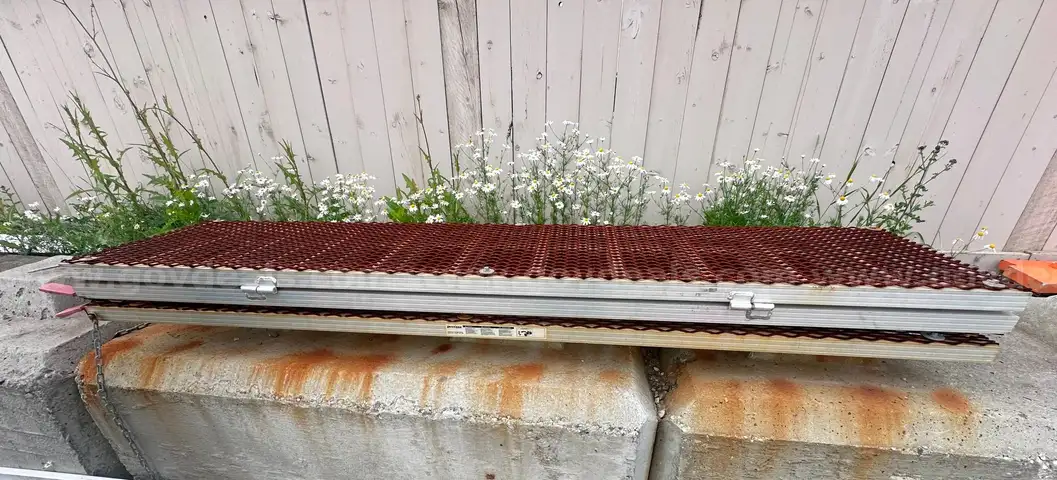 Trifold Aluminum Ramp with Steel Mesh