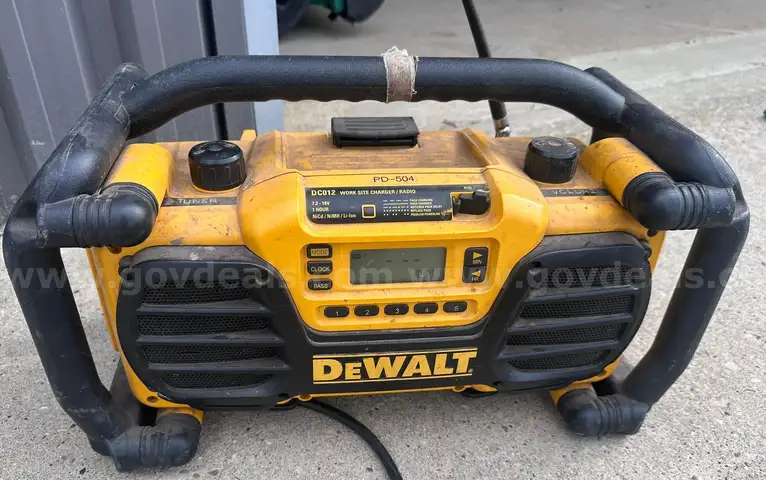 DEWALT Worksite Radio / Charger