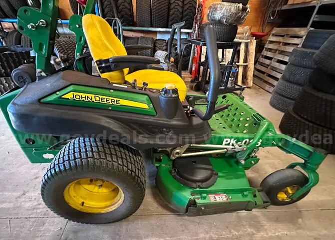 2013 John Deere E-Ztrak Gas Mower 54&#x22;
