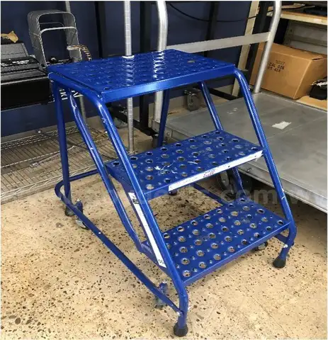 3 step rolling stairs