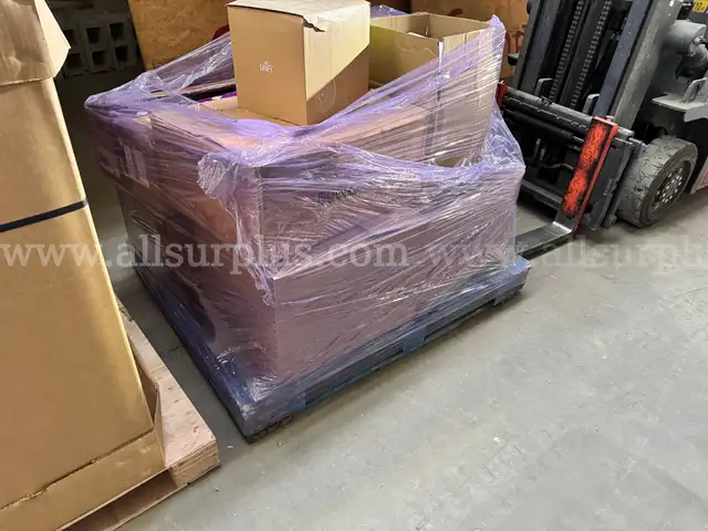 Pallet of network equipment (pallet 8)
