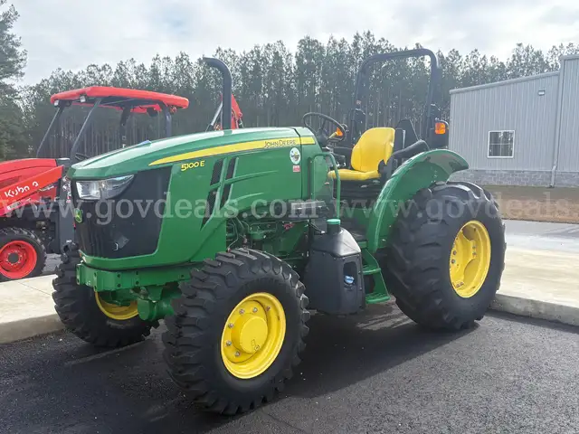 2019 John Deere 5100E Tractor