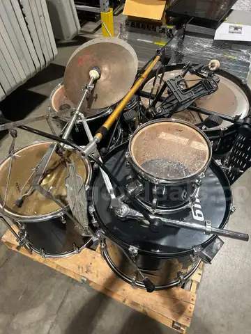 LUDWIG DRUM SET