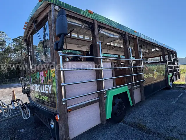 2016 Freightliner X-Line Shuttle Bus