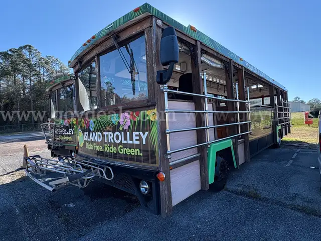 2016 Freightliner X-Line Shuttle Bus