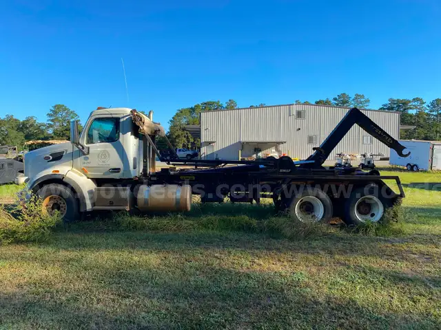 2015 Peterbilt 567 Roll Off