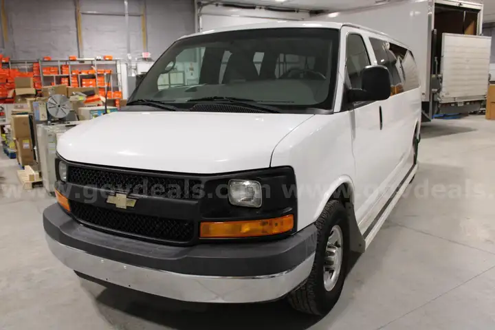 2015 Chevrolet Express 15 Passenger Van
