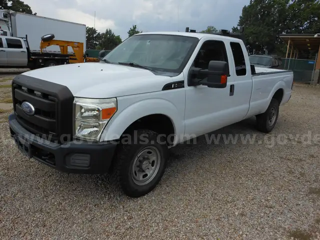 2011 Ford F-250 SD XL SuperCab 4WD
