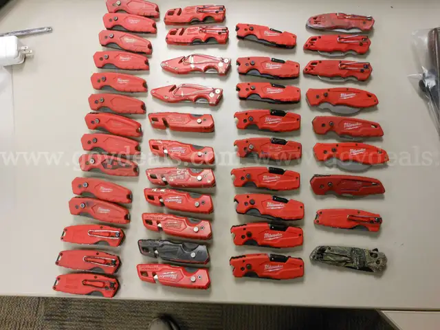 Lot of Milwaukee knives