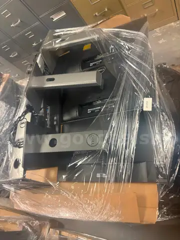 Lot of 30 used 24" dell monitors