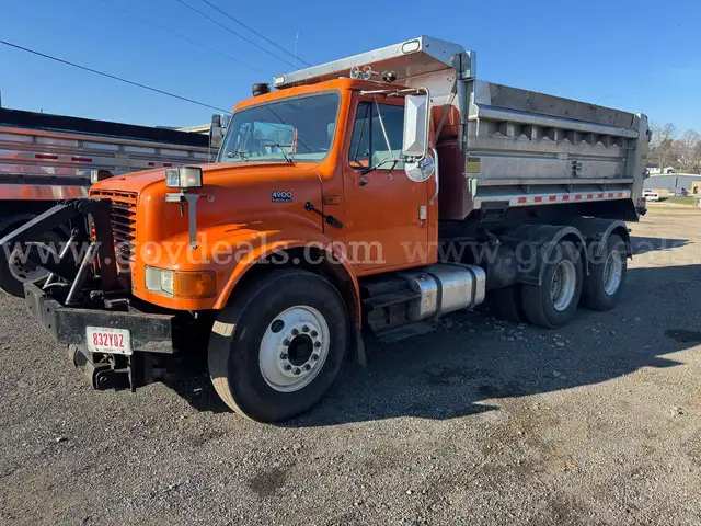 2001 International 4900 Dump Truck