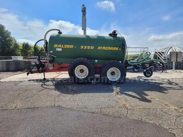 Sludge spreader tanker