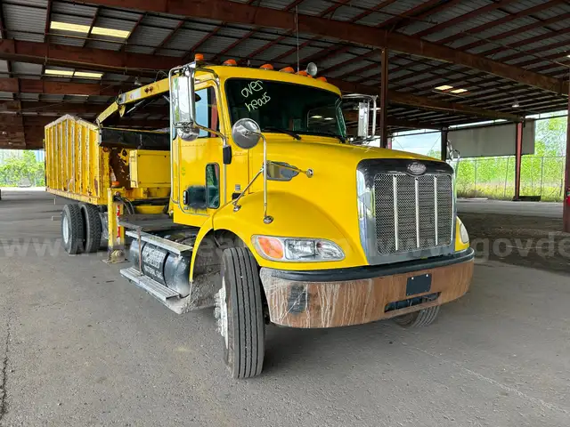 2014 Peterbilt 382 Knuckle Boom
