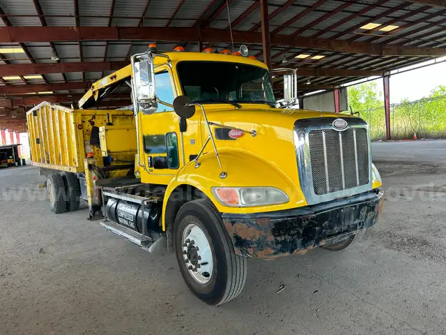 2014 Peterbilt 382 Knuckleboom Truck